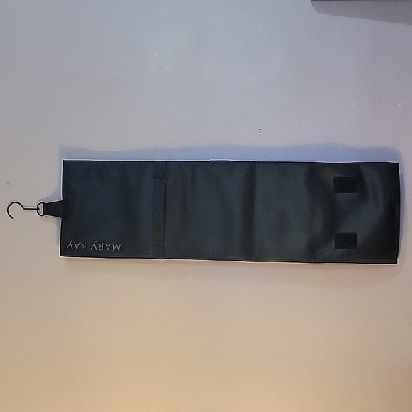 Mary Kay Black Hanging Cosmetic/Makeup Bag - Picture 2 of 8